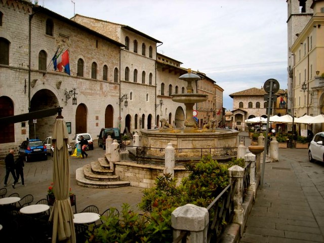 Piazza del Commune in Assisi